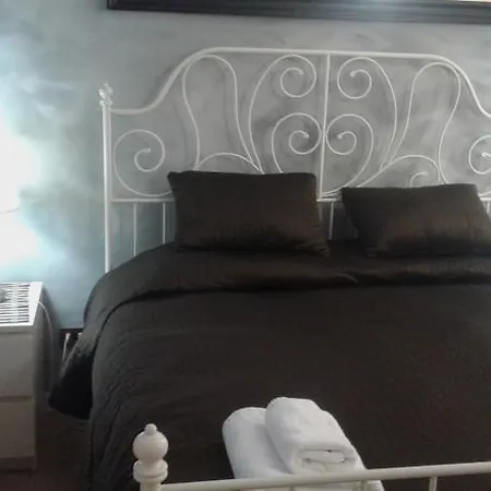 The Pope's Window Pensión 4*