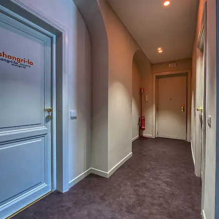 The Pope's Window Pensión 4*