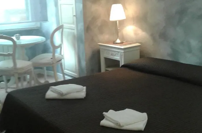 The Pope's Window 4*