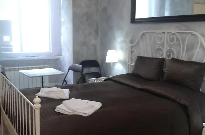 The Pope's Window 4*